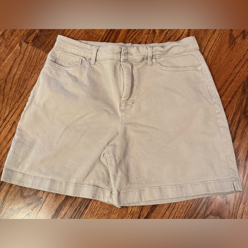Gloria Vanderbilt Tan Jean Shorts - Women’s size 10